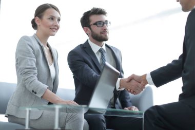 sözleşme tartışırken sonra karşılıklı iş ortakları