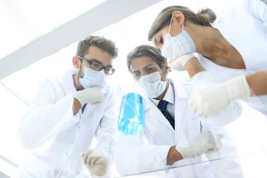 Tıp araştırmacısı Mikrobiyoloji deney Laboratuvarı