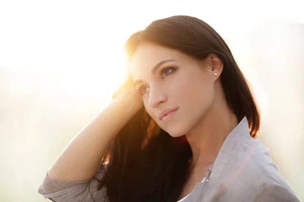 Cara de una linda joven. primer plano — Foto de Stock