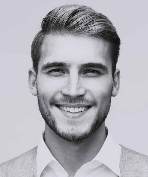 Portret elegancki mężczyzna przystojny uśmiechający się — Zdjęcie stockowe