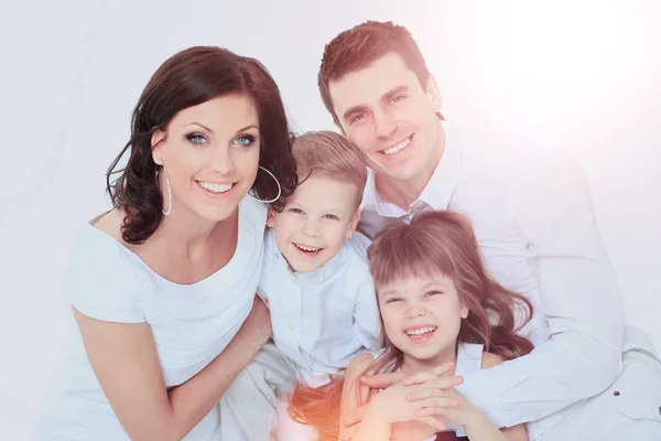 Hermosa familia feliz - aislado sobre un fondo blanco — Foto de Stock