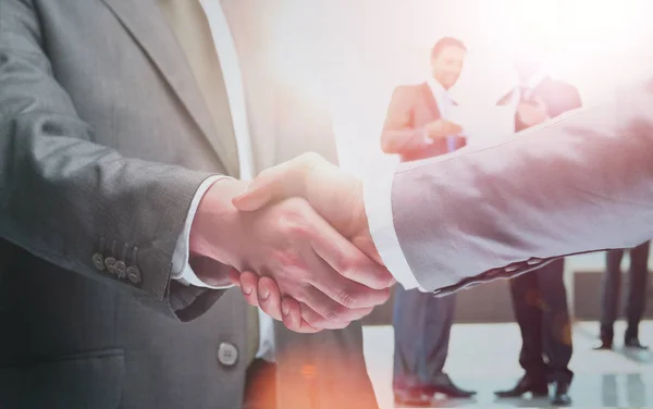 Closeup of a business handshake — Stock Photo, Image