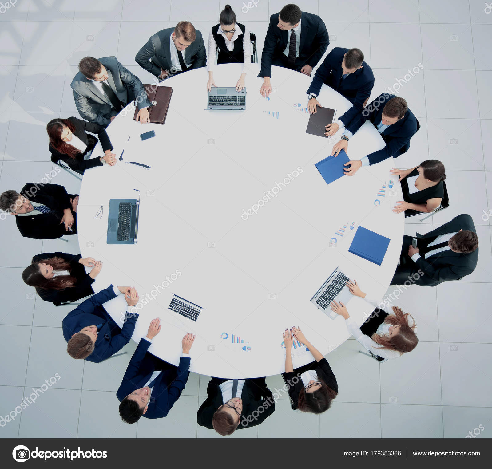 Business-Konferenz. Geschäftstreffen. Geschäftsleute in formeller