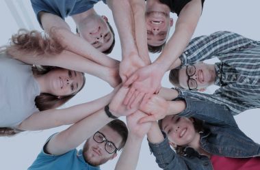 takım ve güvenilirlik kavramı: öğrenciler ayakta oluşan bir ekip