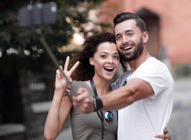 Mutlu seyahat çift selfie, romantik ruh hali yapma.