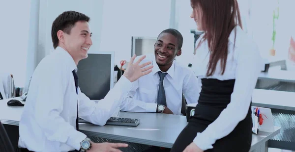 Team av affärsmän som arbetar på kontor — Stockfoto