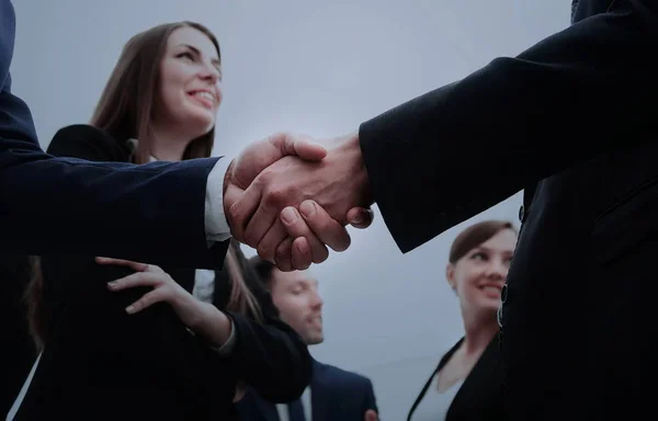 Zakelijke handdruk. Zakelijke handdruk en zakelijke mensen conce — Stockfoto