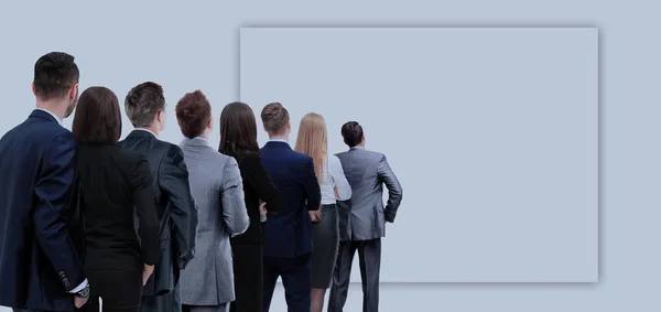 Οπίσθια όψη μιας ομάδας της ομάδας επιχειρήσεων. απομονώνονται σε λευκό φόντο. — Φωτογραφία Αρχείου