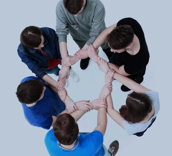 Blick von oben auf junge Menschen, die ihre Hände im Kreis zusammenhalten. — Stockfoto