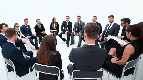 Equipo de negocios sentado en el taller. el concepto empresarial . — Foto de Stock