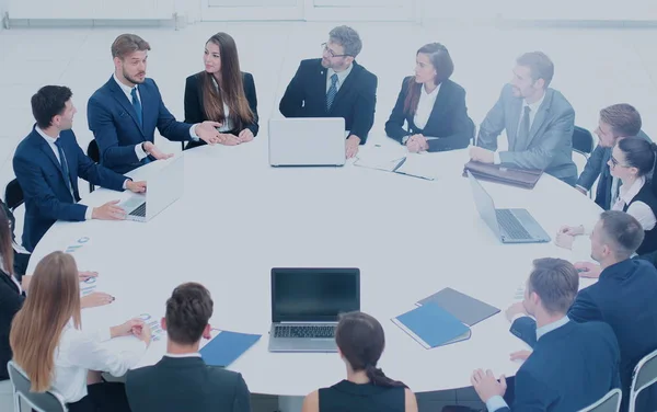 Jefe de la empresa en el curso del seminario escuchó a la —  Fotos de Stock