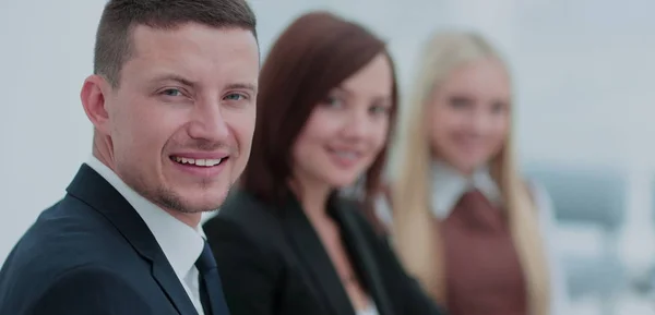 Eleganta medarbetare titta på kameran under mötet i office — Stockfoto