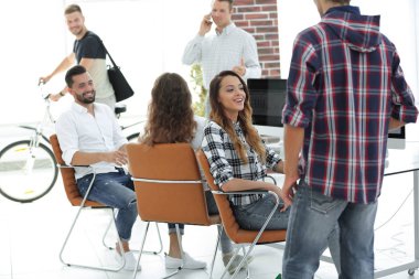 iş yerinde, tasarım ajansı çalışanları