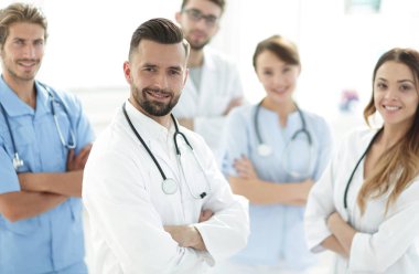 Tıp Merkezi eş önde gelen doktor.