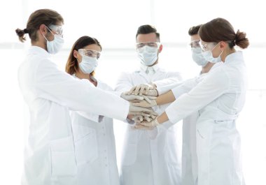 el arkadaşlarıyla istifleme doktorların yakın çekim fotoğraf