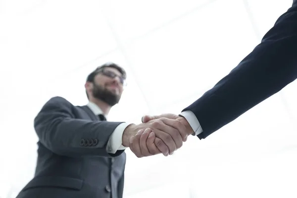 Концепція успіху в бізнесі - рукостискання партнерів — стокове фото
