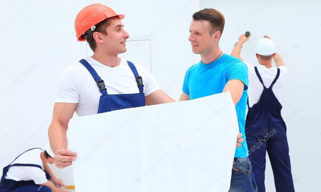 foreman and architect discussing construction project