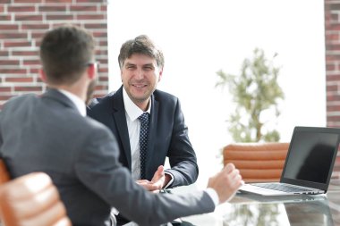 Mutlu iş ortakları belgeleriyle çalışma