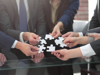 iş takım çözme bulmaca birlikte.