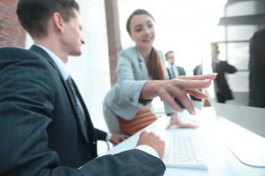 işyerinde iş kadınları stilize görüntü