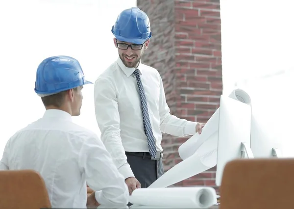 Architect and construction foreman to discuss a new project — Stock Photo, Image
