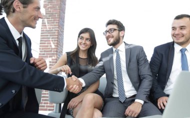 El sıkışma müdürü ve müvekkil ofis lobisindeki bir toplantıda..