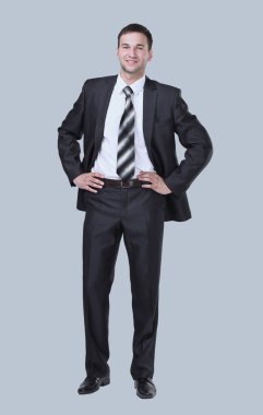 Gri izole tam uzunlukta gülümseyen genç başarılı Yöneticisi