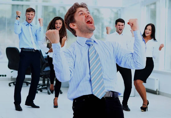 Retrato do grupo de negócios bem sucedido feliz no escritório . — Fotografia de Stock
