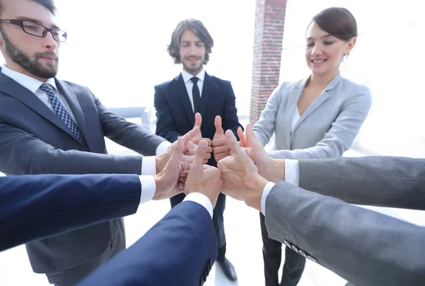 Business team tonen duimen omhoog. — Stockfoto