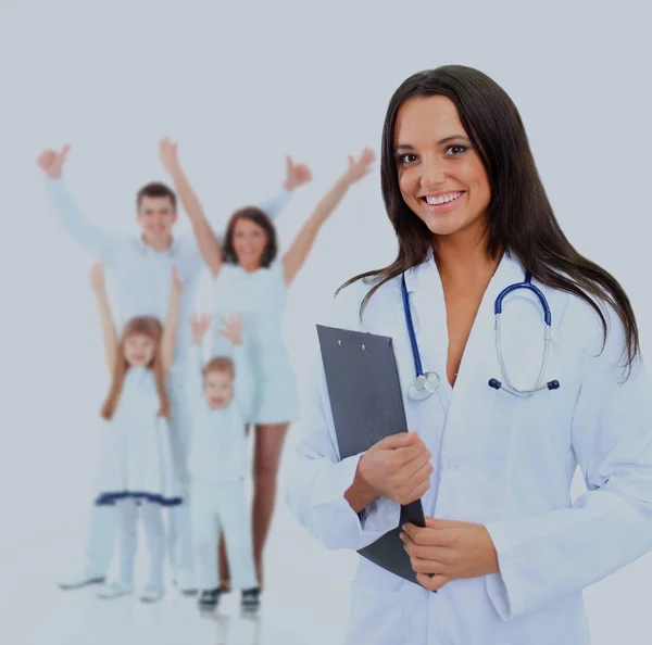 Jonge aantrekkelijke vrouwelijke arts en familie geïsoleerd op wit. — Stockfoto