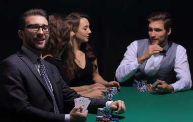 Dört as gösteren iş adamı