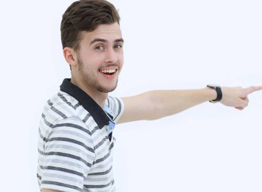 ileriye dönük ve kameraya bakarak yan view.modern genç adam.