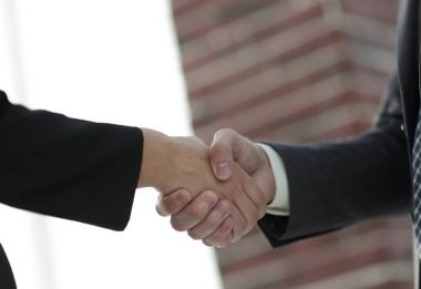 Ortak iş sözleşmesi tebrik etmek için şirket yöneticileri