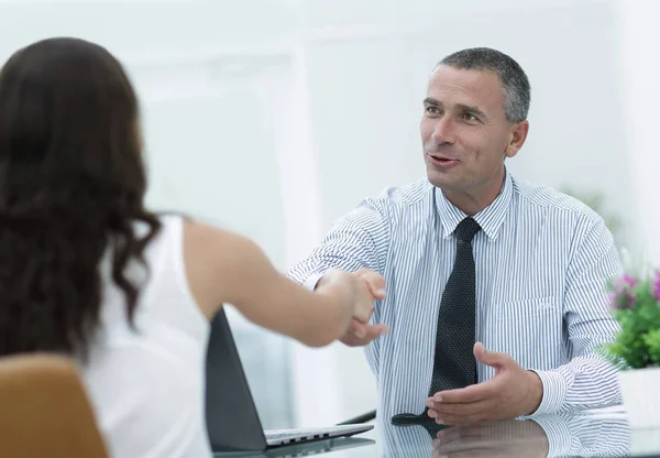 Closeup.handshake Gerente e cliente — Fotografia de Stock