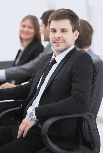 Líder no contexto da equipe de negócios — Fotografia de Stock