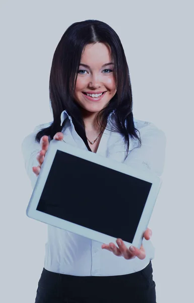 Jovem empresária isolada mostrando tablet digital . — Fotografia de Stock