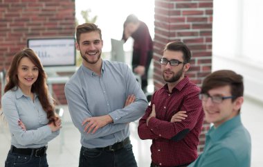İş adamları ofiste tartışıyorlar..