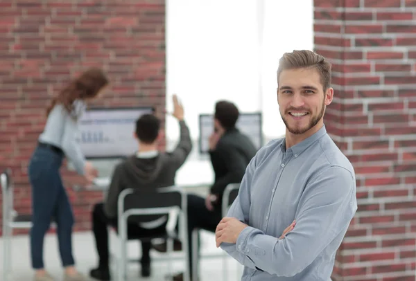 Guapo sonriente confiado retrato de hombre de negocios. —  Fotos de Stock