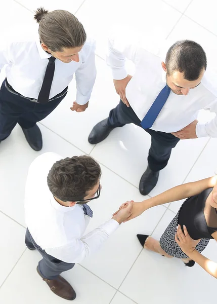 View from the top.welcome colleagues shaking hands in office — Stock Photo, Image