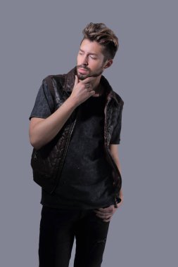 düşünme şık genç adam portresi touch sakalını