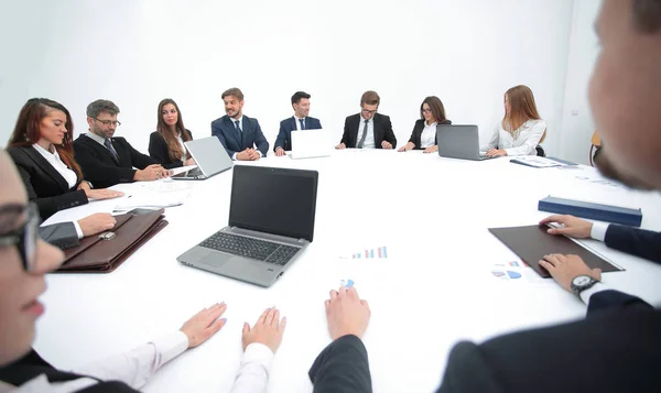 Reunión de accionistas de la empresa en la mesa redonda . — Foto de Stock
