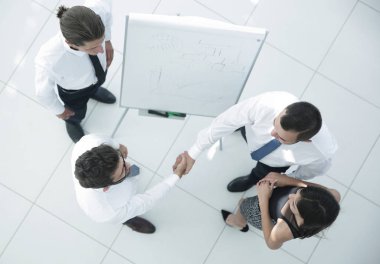 En baştan görüntüleyin. arka plan resmi el sıkışmasının iş ortakları