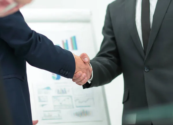 Close-up de um negócio handshake parceiros . — Fotografia de Stock