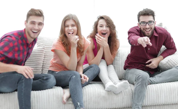 Grupo de amigos alegres viendo su película favorita —  Fotos de Stock