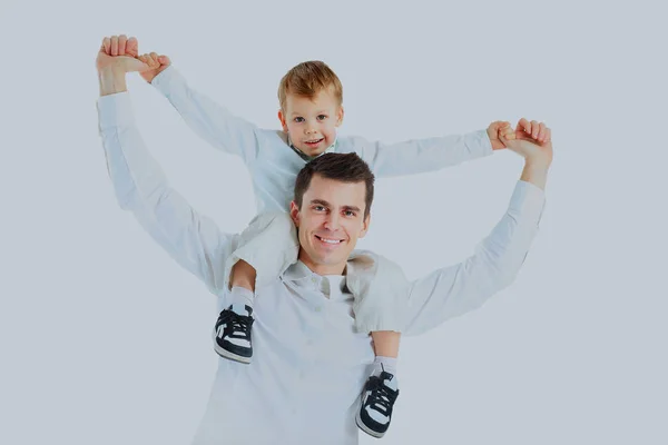 Dad holding his son on his shoulders, his arms outstretched. — Stock Photo, Image