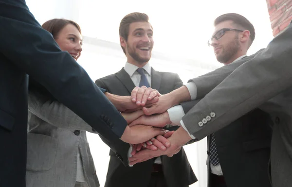 Grupo de Amigos com Mãos em Pilha, Trabalho em Equipe — Fotografia de Stock