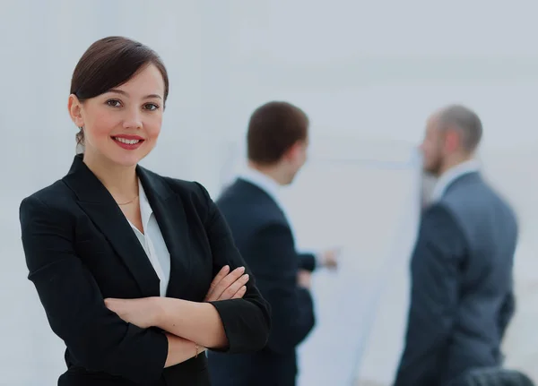 Mulher de negócios com seu pessoal . — Fotografia de Stock