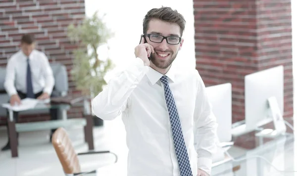 Abogado aconseja al cliente por teléfono — Foto de Stock