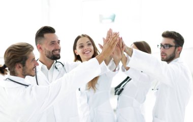 Birbirimizi bir beşlik veren doktor grup.