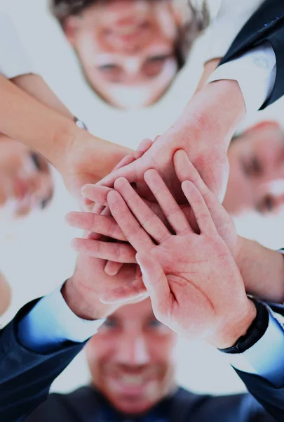 Kleine groep van mensen uit het bedrijfsleven toetreding tot de handen, lage hoekmening. — Stockfoto